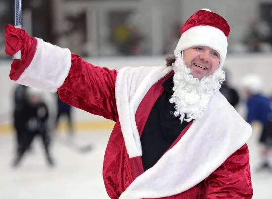 South Penguins face off Father Frost team in an ice hockey game