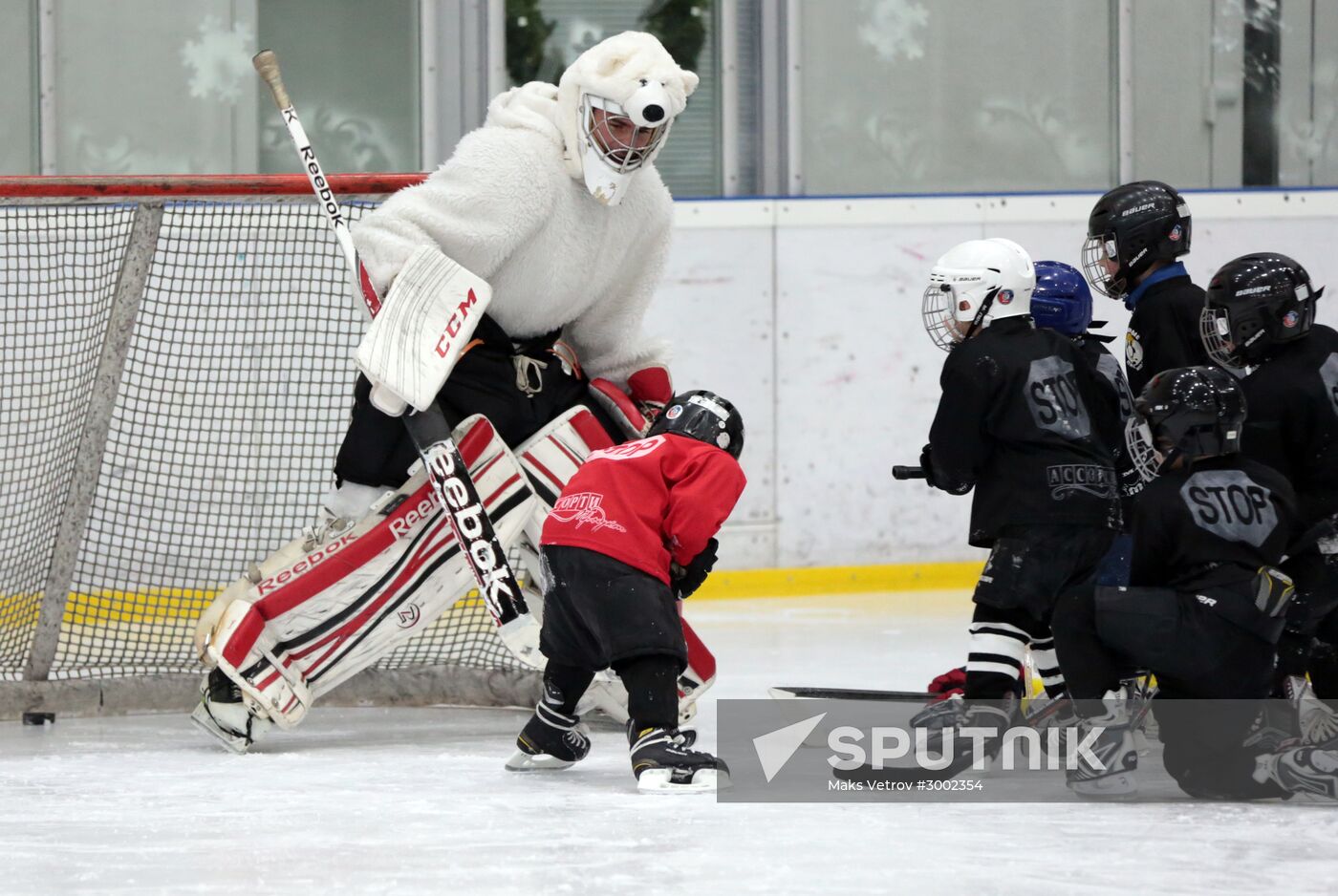 South Penguins face off Father Frost team in an ice hockey game