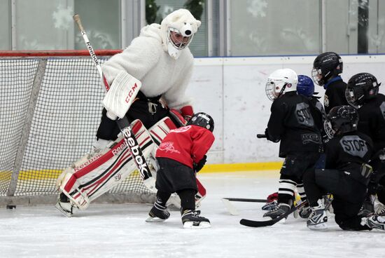 South Penguins face off Father Frost team in an ice hockey game