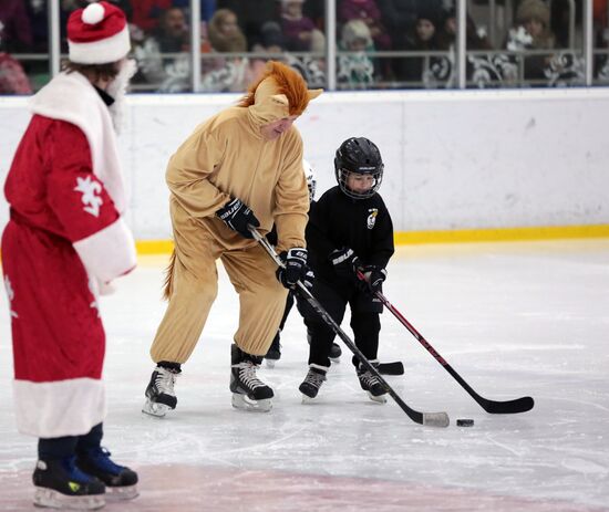 South Penguins face off Father Frost team in an ice hockey game