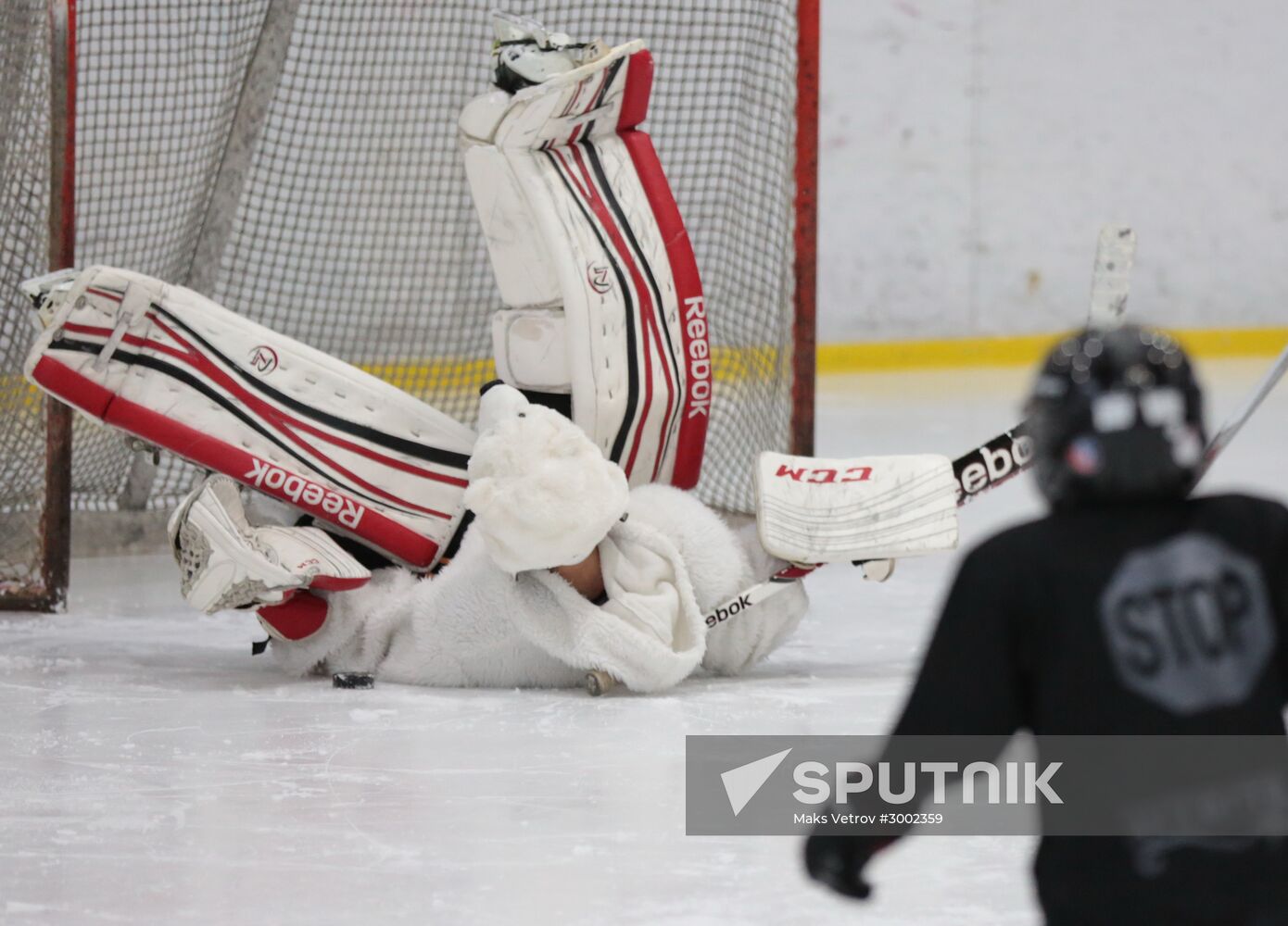 South Penguins face off Father Frost team in an ice hockey game