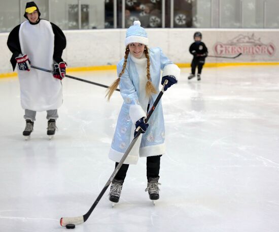 South Penguins face off Father Frost team in an ice hockey game