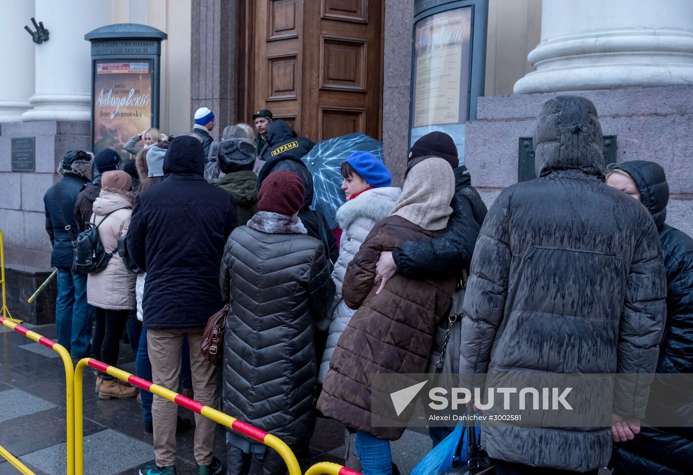 People line up for Aivazovsky exhibition in St. Petersburg