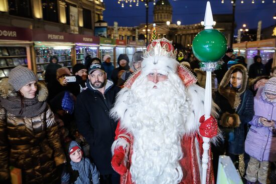 Father Frost from Veliky Ustyug visits St. Petersburg