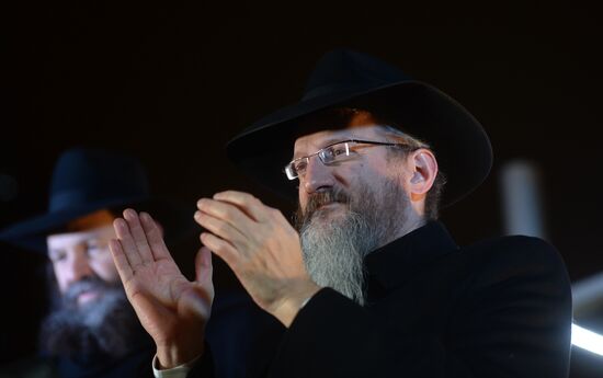 Procedure for lighting Chanukah candles on Revolution Square in Moscow