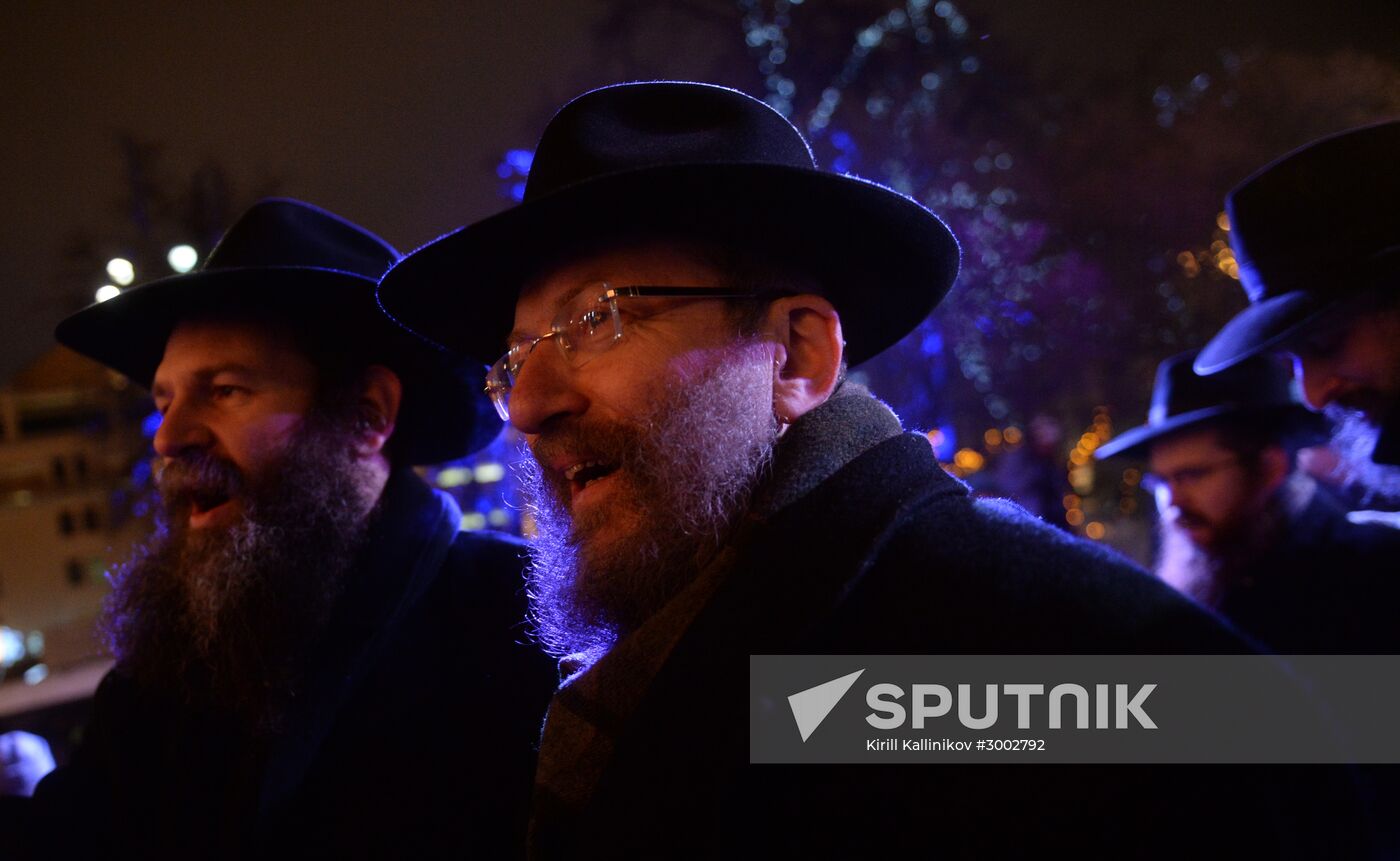 Procedure for lighting Chanukah candles on Revolution Square in Moscow
