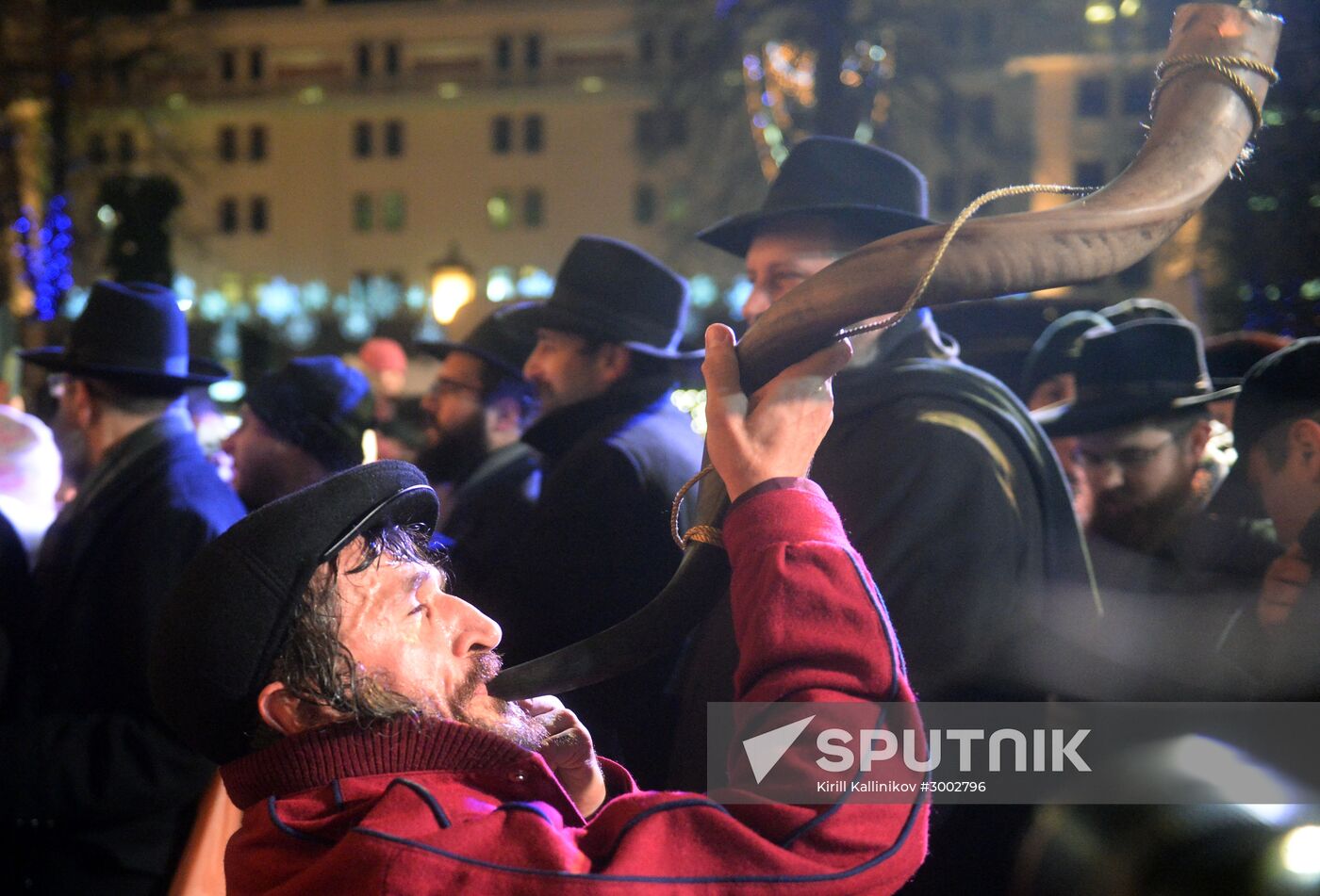 Procedure for lighting Chanukah candles on Revolution Square in Moscow