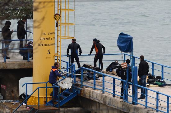 Rescue operation at Russian Defense Ministry's TU-154 aircraft crash site in Sochi