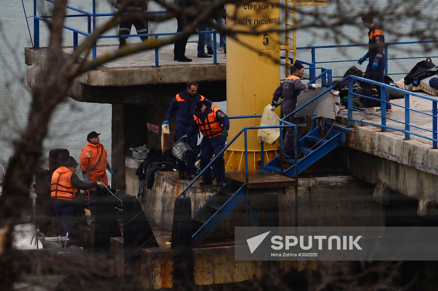 Rescue operation at Russian Defense Ministry's TU-154 aircraft crash site in Sochi