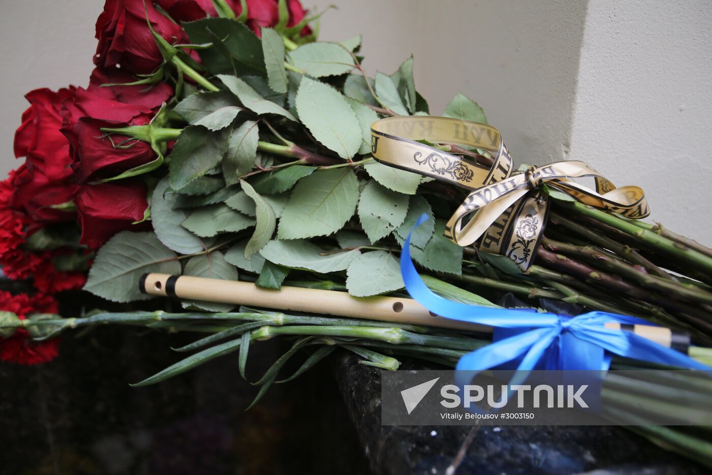 Flowers laid in memory of TU-154 air crash victims