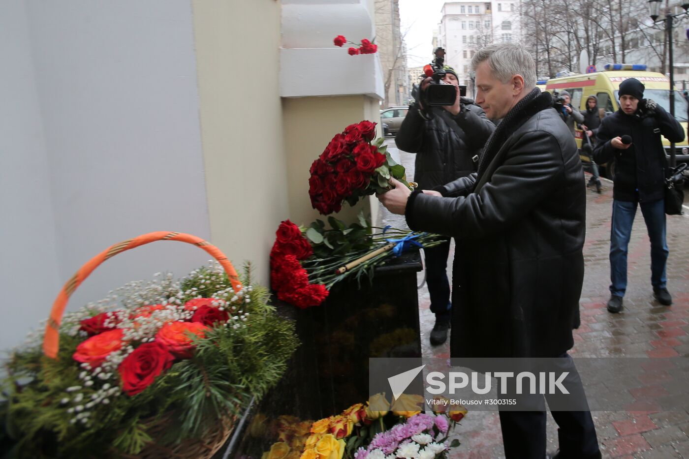Flowers laid in memory of TU-154 air crash victims
