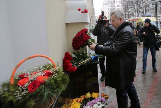 Flowers laid in memory of TU-154 air crash victims