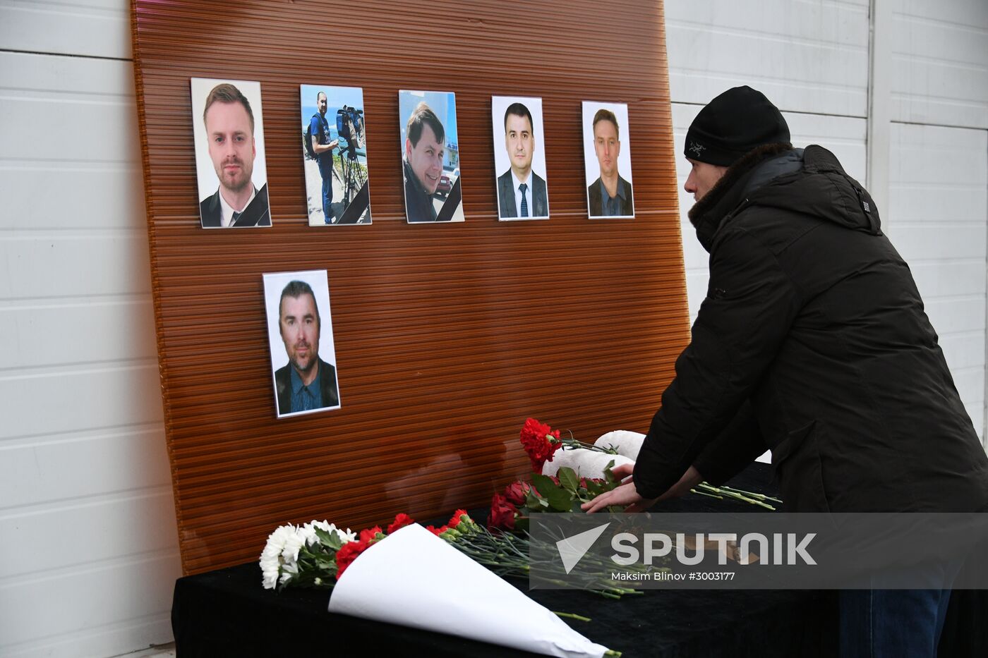 Flowers laid in memory of TU-154 air crash victims
