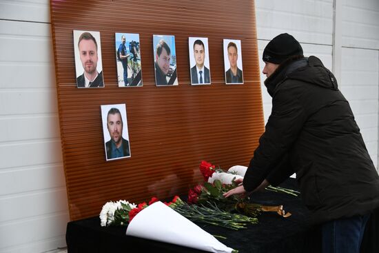 Flowers laid in memory of TU-154 air crash victims