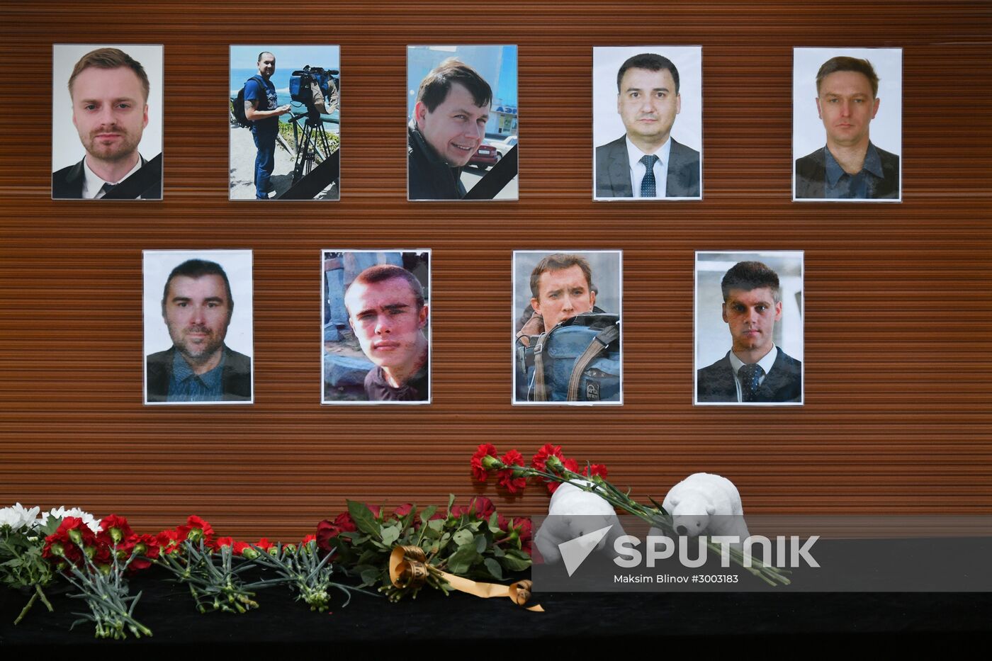Flowers laid in memory of TU-154 air crash victims