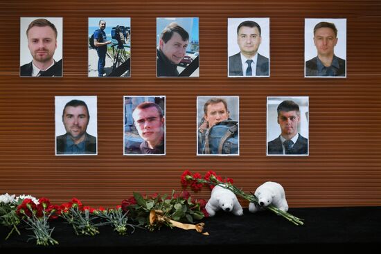Flowers laid in memory of TU-154 air crash victims