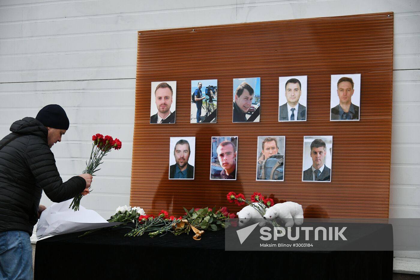 Flowers laid in memory of TU-154 air crash victims