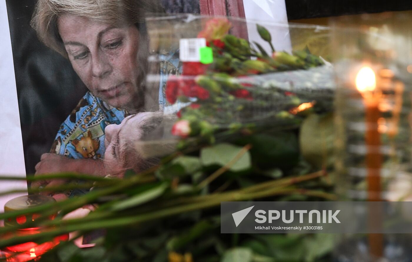 Flowers laid in memory of TU-154 air crash victims