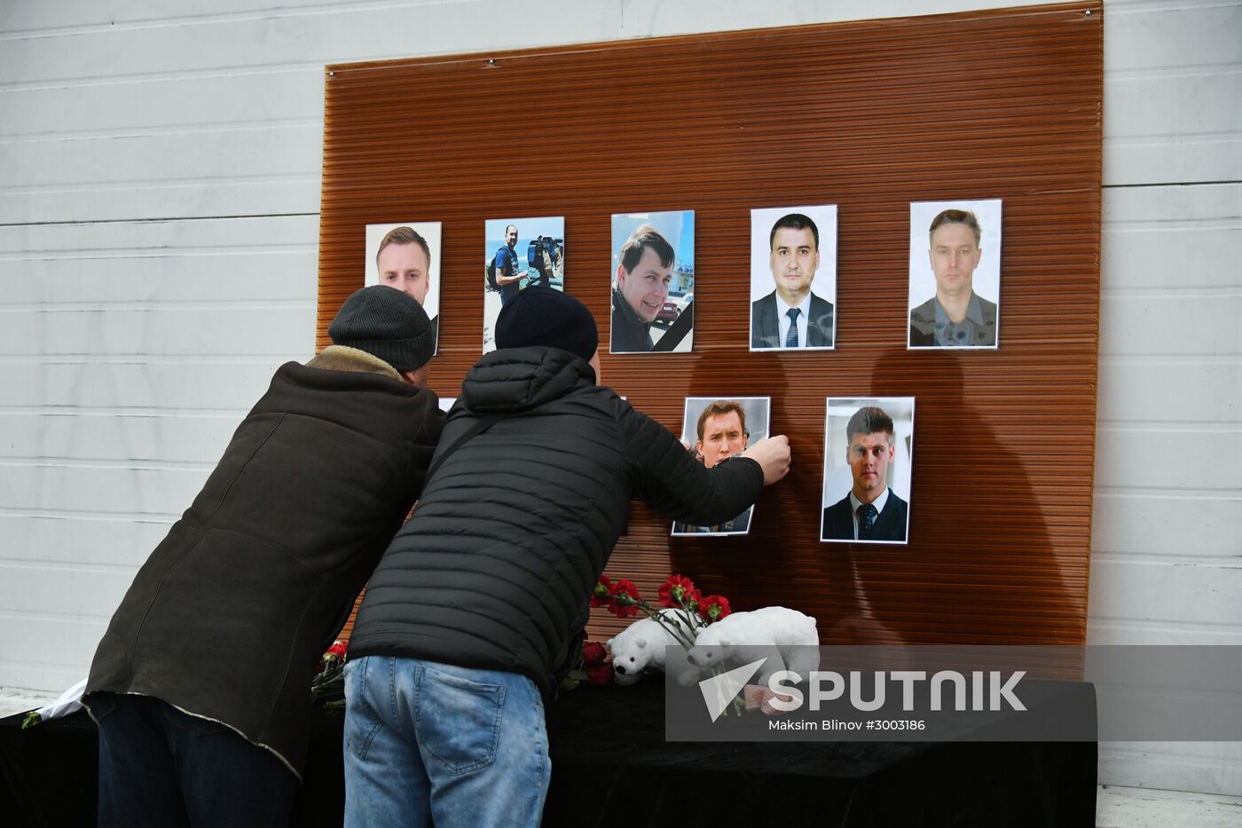 Flowers laid in memory of TU-154 air crash victims
