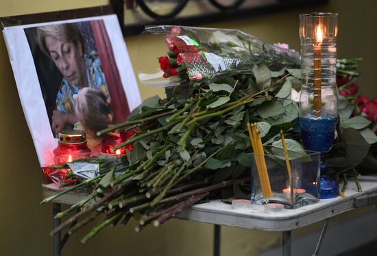 Flowers laid in memory of TU-154 air crash victims