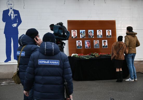 Flowers laid in memory of TU-154 air crash victims