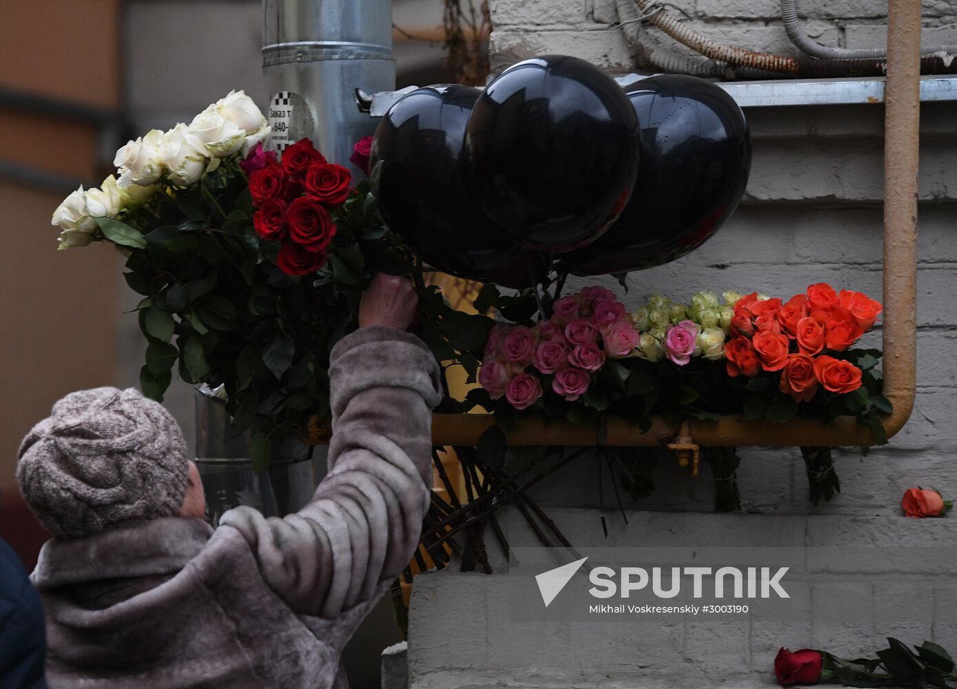 Flowers laid in memory of TU-154 air crash victims