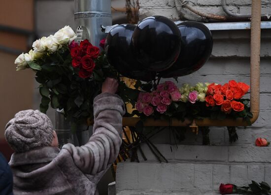Flowers laid in memory of TU-154 air crash victims