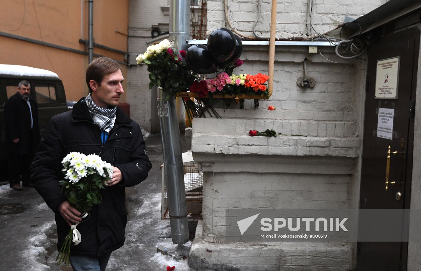 Flowers laid in memory of TU-154 air crash victims