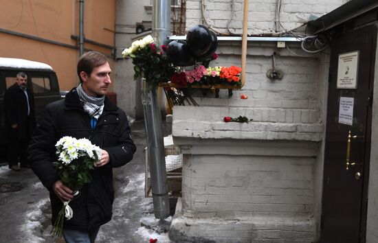 Flowers laid in memory of TU-154 air crash victims