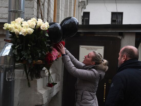 Flowers laid in memory of TU-154 air crash victims