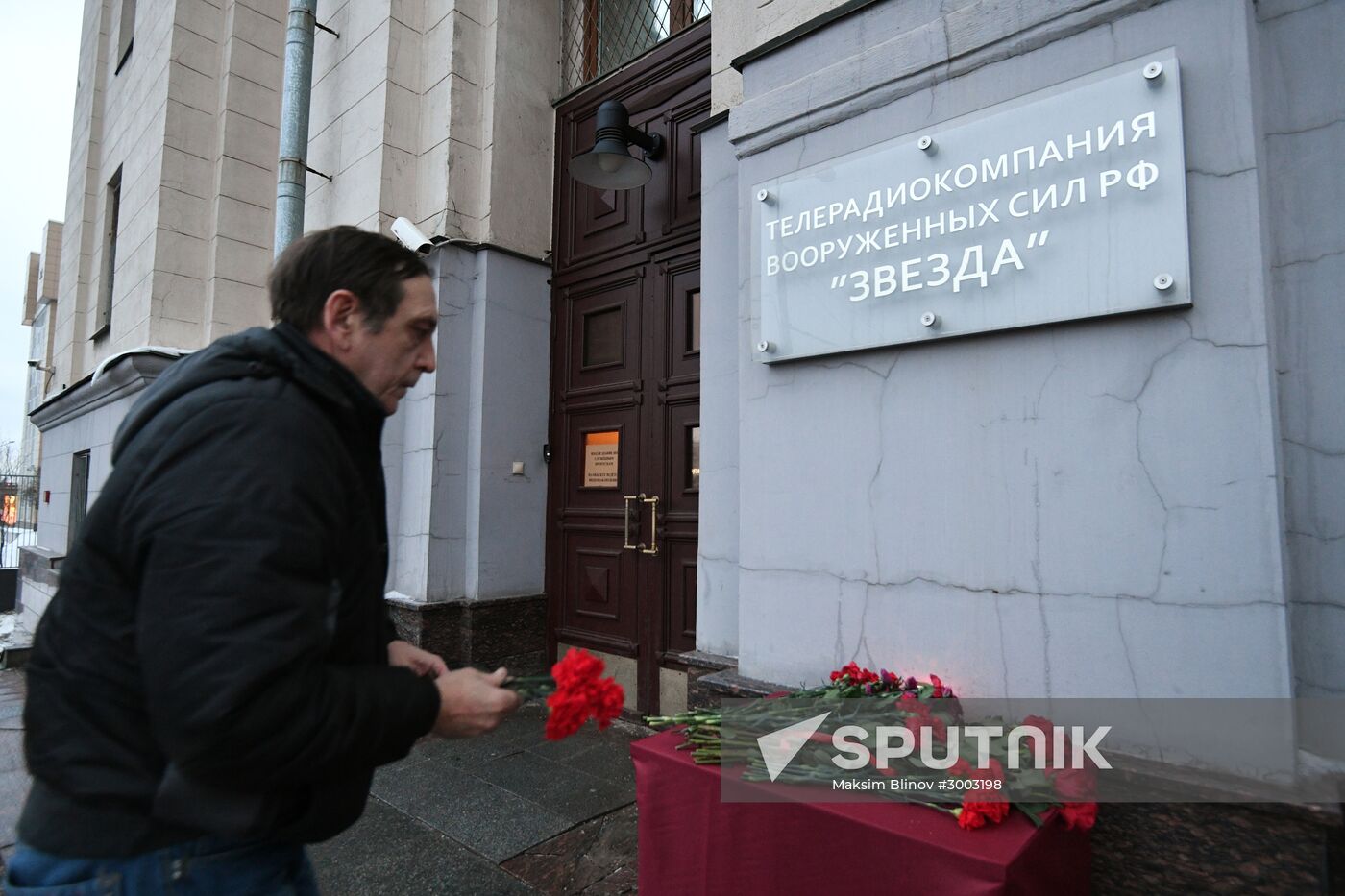 Flowers laid in memory of TU-154 air crash victims