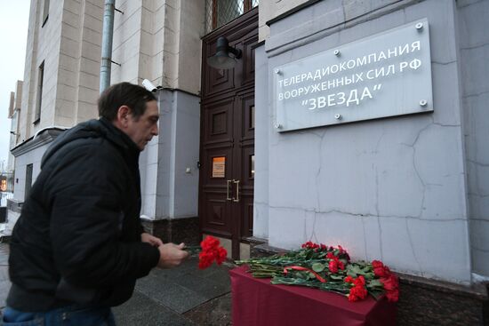 Flowers laid in memory of TU-154 air crash victims