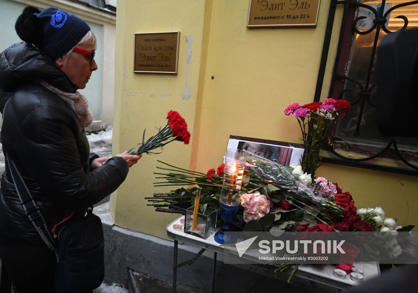 Flowers laid in memory of TU-154 air crash victims