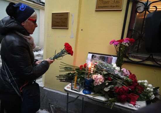 Flowers laid in memory of TU-154 air crash victims