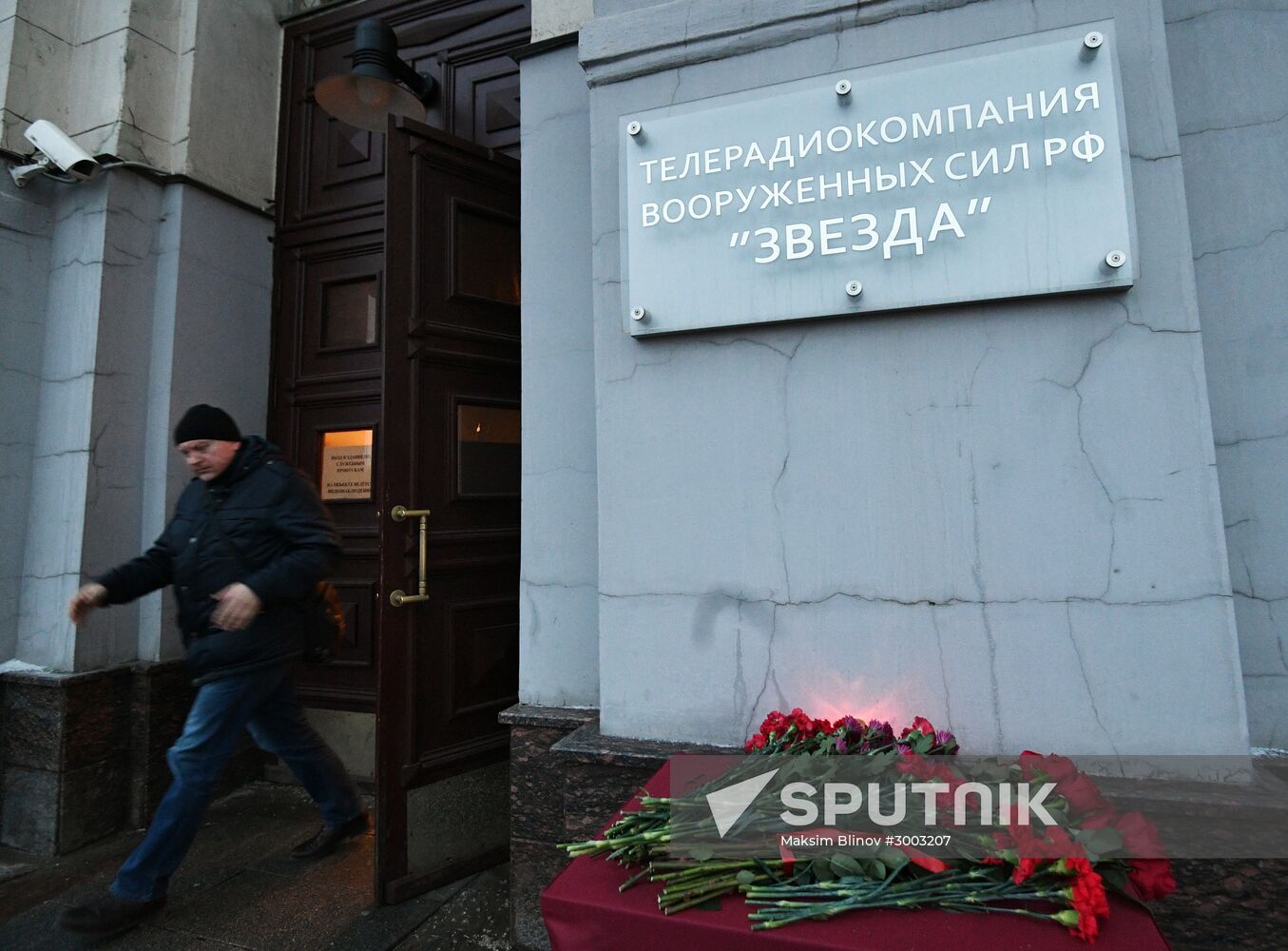 Flowers laid in memory of TU-154 air crash victims
