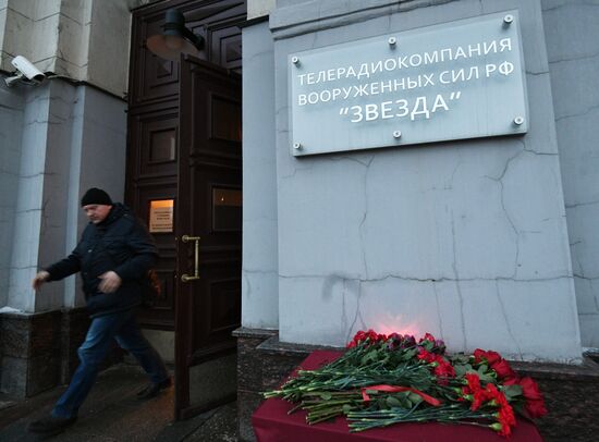 Flowers laid in memory of TU-154 air crash victims
