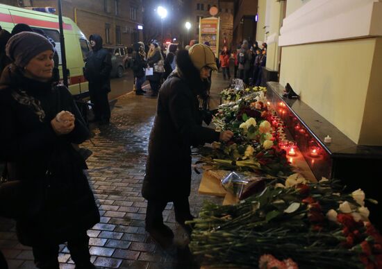 Flowers laid in memory of TU-154 air crash victims