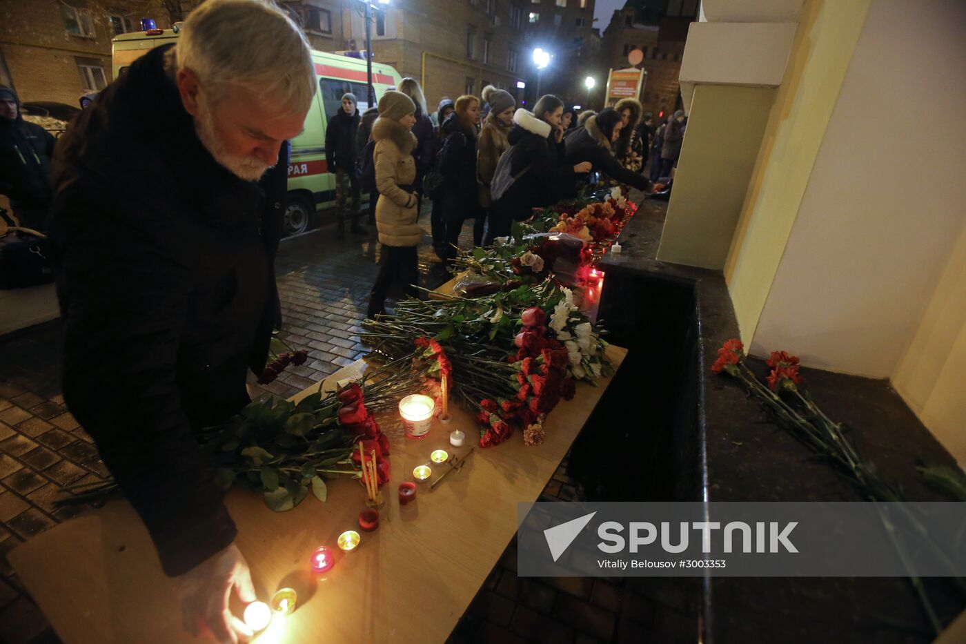 Flowers laid in memory of TU-154 air crash victims