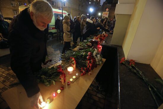 Flowers laid in memory of TU-154 air crash victims