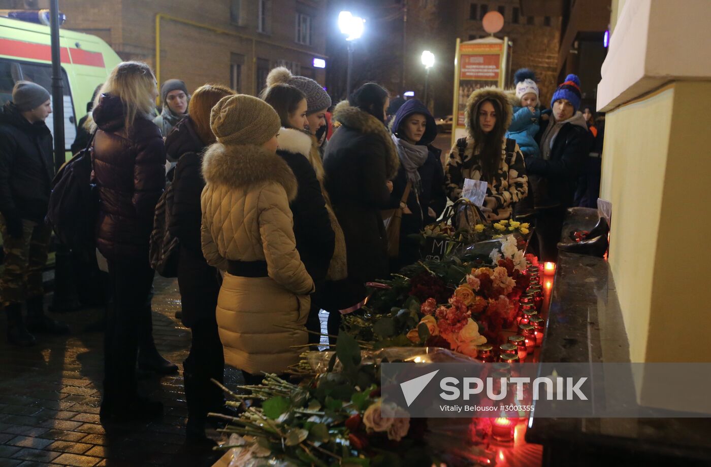 Flowers laid in memory of TU-154 air crash victims