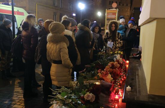 Flowers laid in memory of TU-154 air crash victims