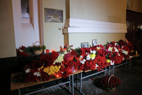 Flowers laid in memory of TU-154 air crash victims