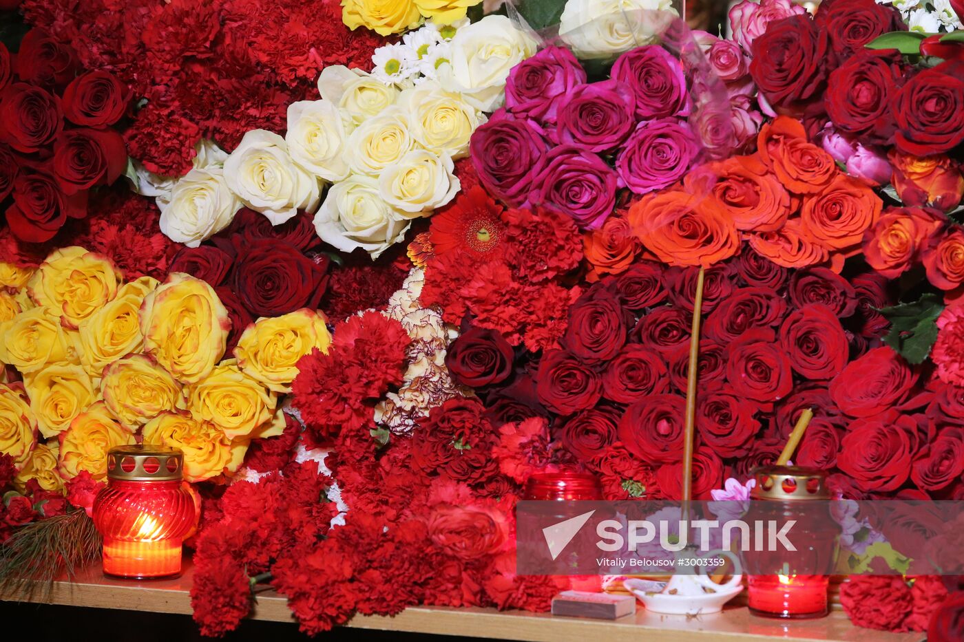 Flowers laid in memory of TU-154 air crash victims