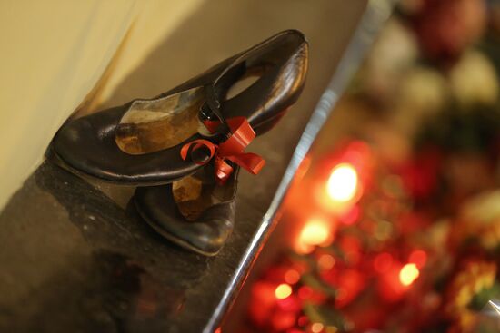 Flowers laid in memory of TU-154 air crash victims