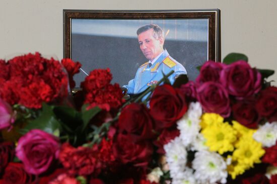 Flowers laid in memory of TU-154 air crash victims