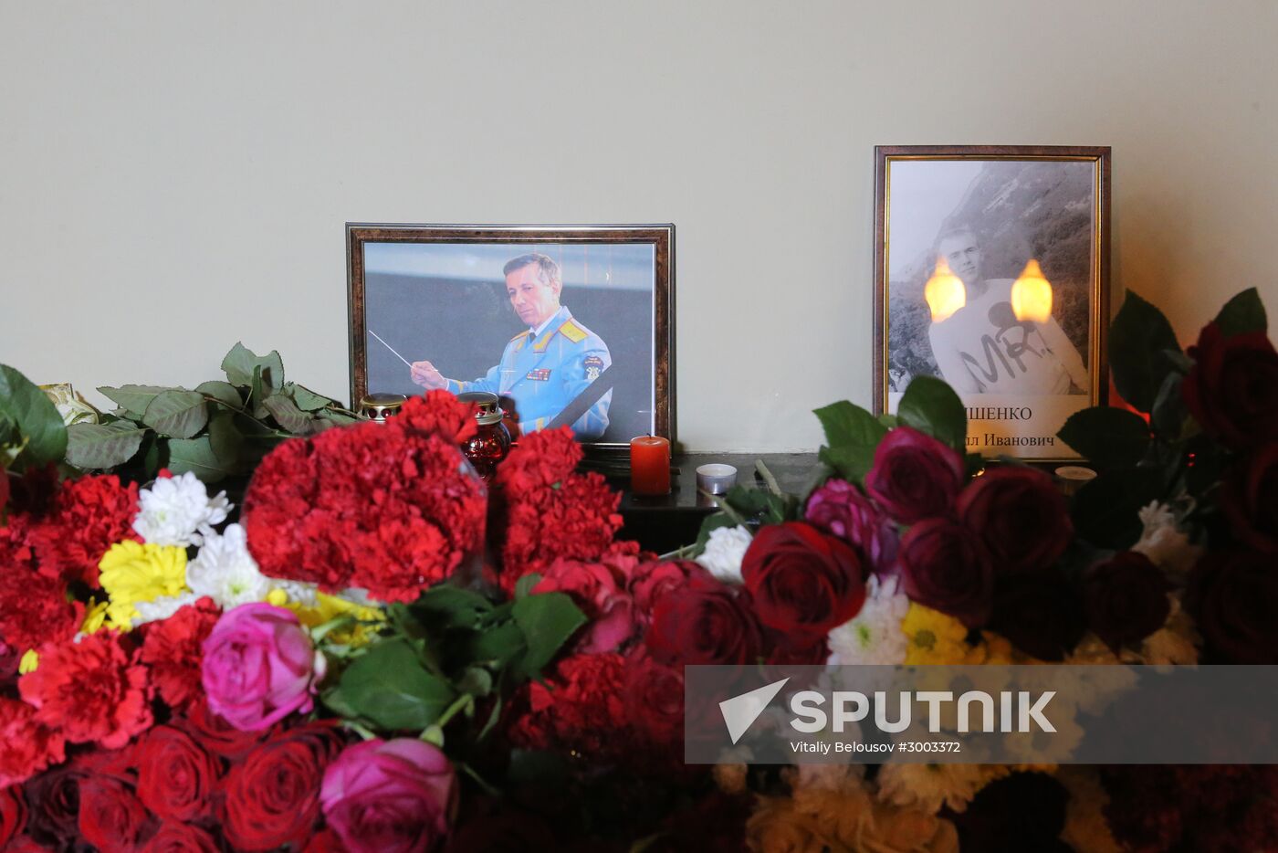 Flowers laid in memory of TU-154 air crash victims