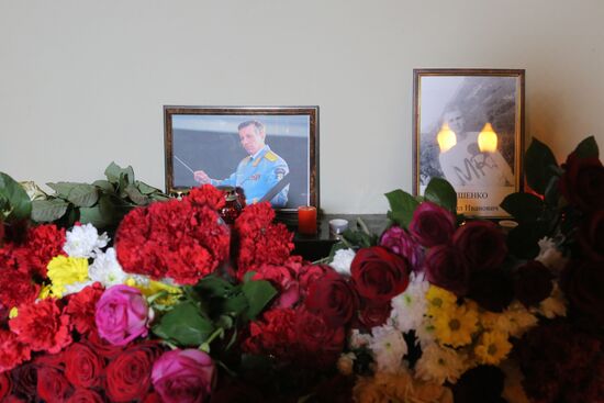 Flowers laid in memory of TU-154 air crash victims