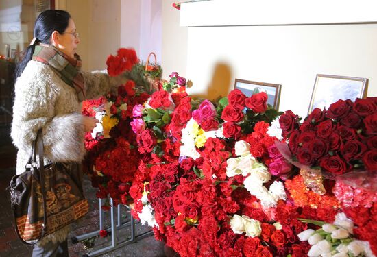 Flowers laid in memory of TU-154 air crash victims