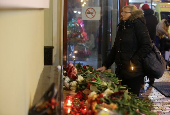 Flowers laid in memory of TU-154 air crash victims