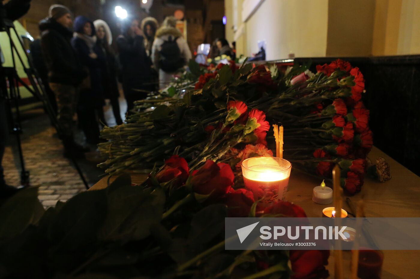 Flowers laid in memory of TU-154 air crash victims
